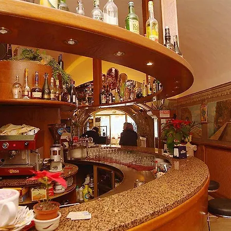 Готель Miralago