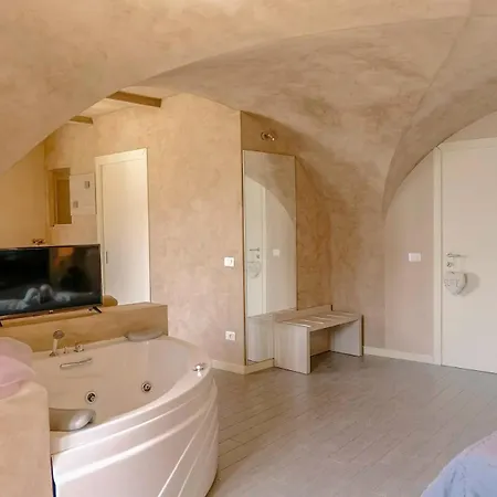 Готель Miralago Pieve (Lombardy)