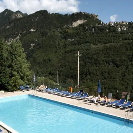 Готель Miralago 3*